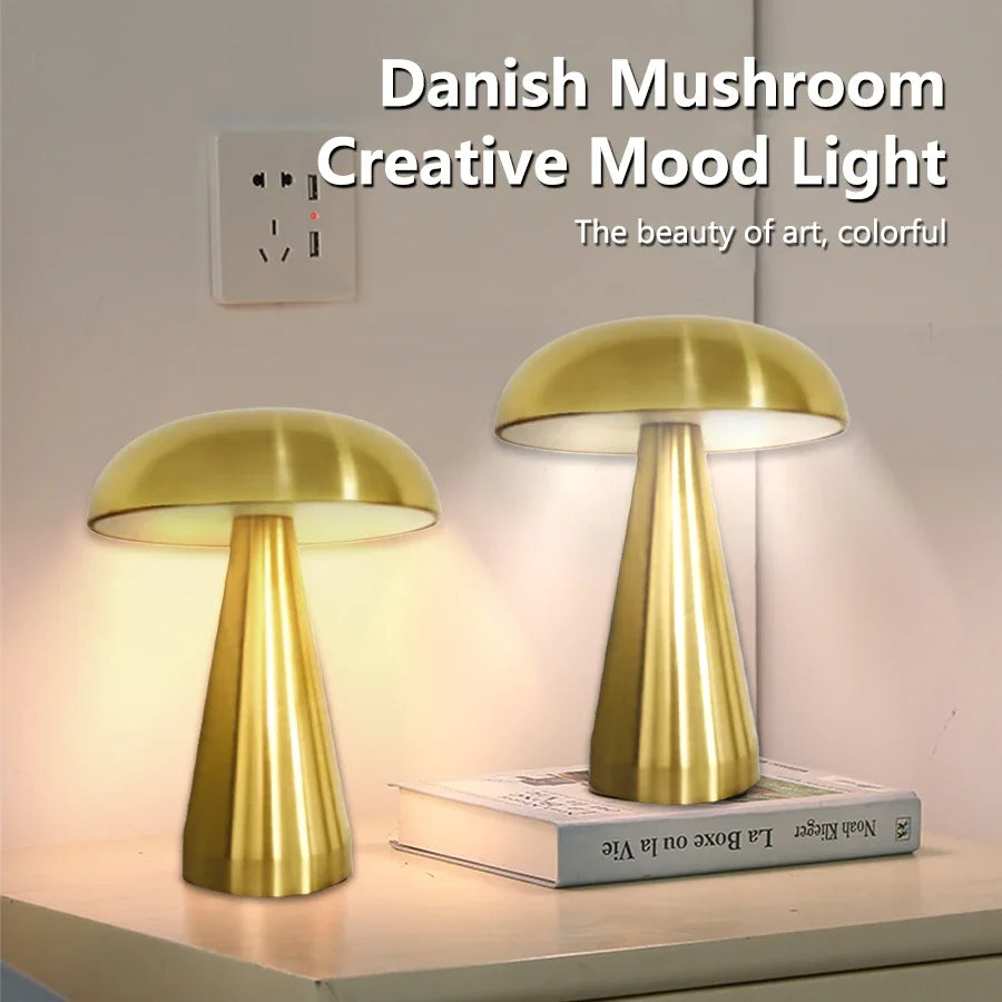 Lampe champignon doré utilisée comme veilleuse dans une chambre