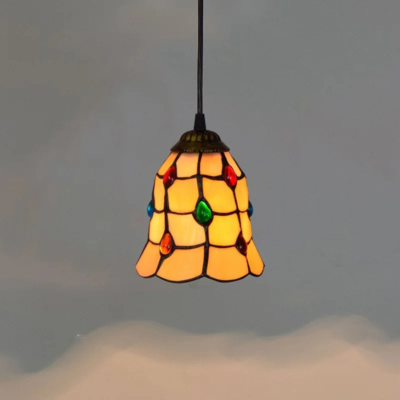 lampe suspendue tiffany multicolore motifs floraux stained glass couloir restaurant étude balcon
