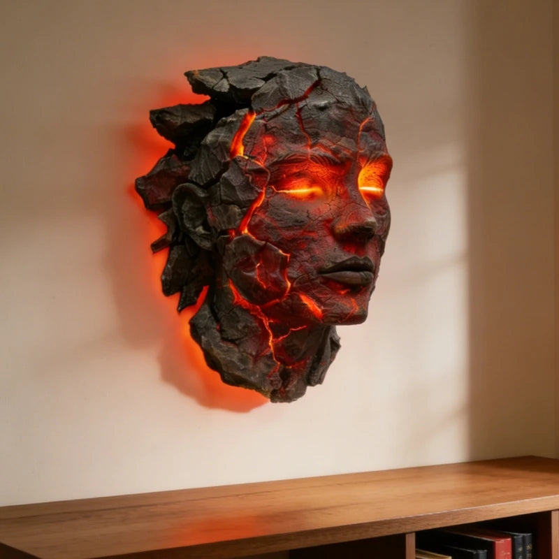 décoration murale masque sculptural noir rouge texture rugueuse art contemporain expressionniste ornement suspendu
