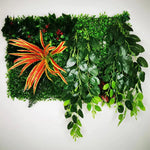 plantes artificielles vertes feuilles variées fruits rouges extérieures accrochées décoration naturelle maison exposition