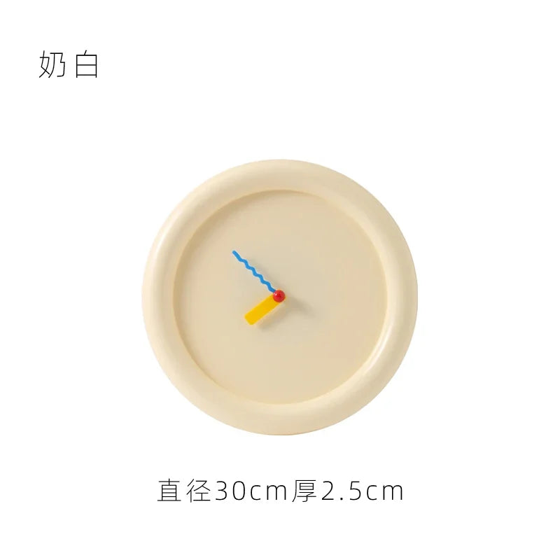horloge murale moderne miniaiguilles couleurs jaune rouge bleu rond simple