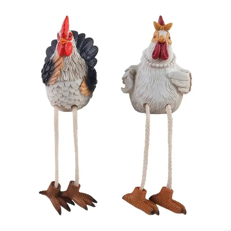 statues decoratives coq poule blanc crème rouge jaune noir marron motif ecailles plumes collier