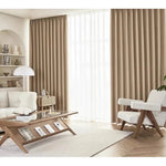 Rideaux élégants pour salon moderne avec fauteuil design, canapé confortable et table basse en bois vitrée, créant une ambiance épurée et chaleureuse. Éclairage naturel optimal grâce aux grandes fenêtres. Idéal pour une décoration intérieure raffinée.
