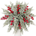 bouquet artificiel feuilles vertes baies rouges poudre blanche naturel décoratif vase blanc serviettes assiettes