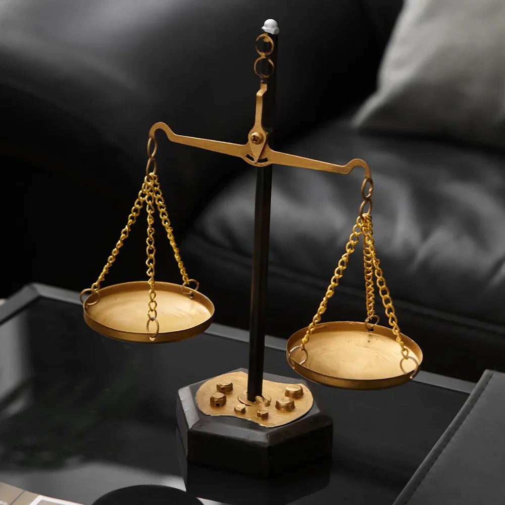 balance or noir sculpture décorative intérieur table objet art classique vintage ornement maison