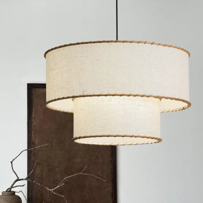 lampe suspendue tissu fin beige clair bordure rotin simple salon chambre hall