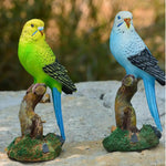 statuettes perroquets miniatures décoratives plumage texturé base rocher mousse artificielle