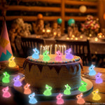 figurines lapins lumineuses miniatures opalescentes bleu vert jaune rose violet