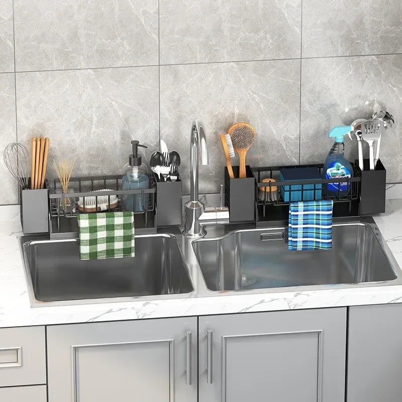organisateur cuisine rangement évier moderne gris noir transparent panier serviettes éponges couverts assiettes