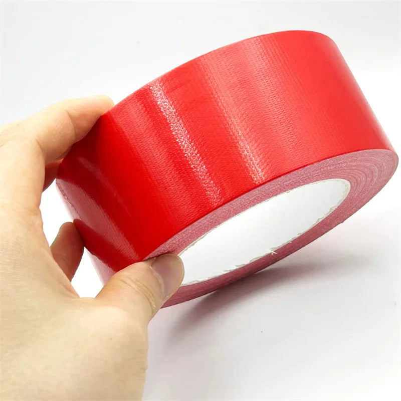 ruban adhésif rouge texture rugueuse 20mm 40mm 50mm 60mm fixations pratique