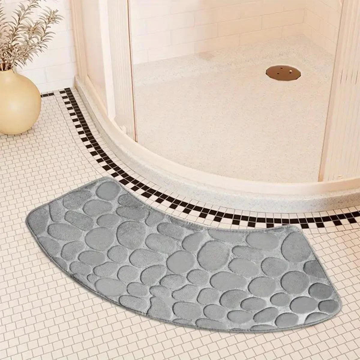 tapis bain moderne gris beige texture cailloux motifs floraux salle bain absorbant