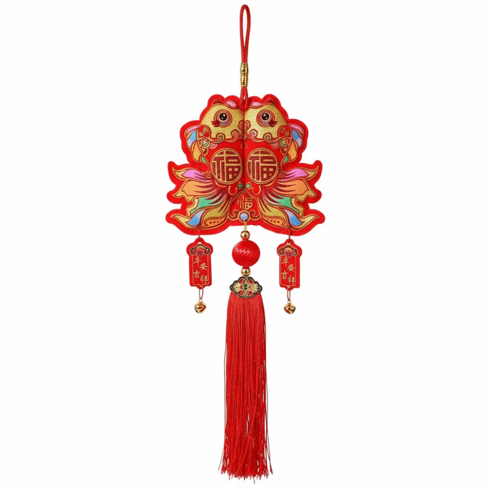 décoration murale chinoise brodée rouge or poissons clochettes rubans suspension artisanale festive