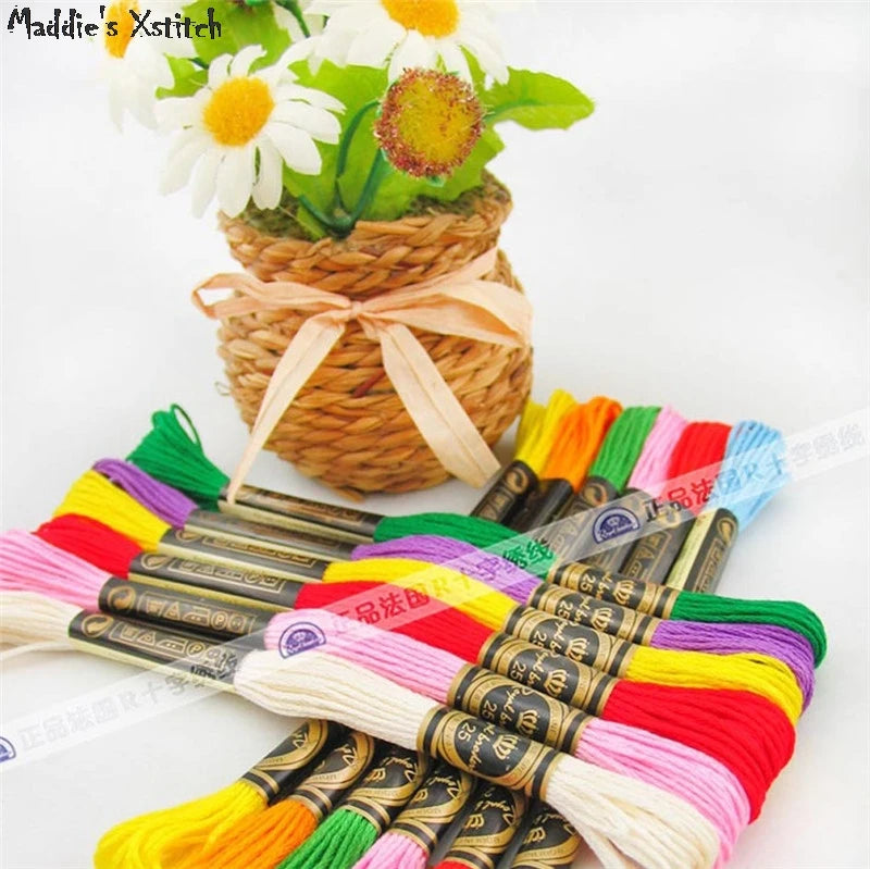 kit broderie chatons fil couleurs aiguilles tissu aida cross stitch bobines numéros reference flocons