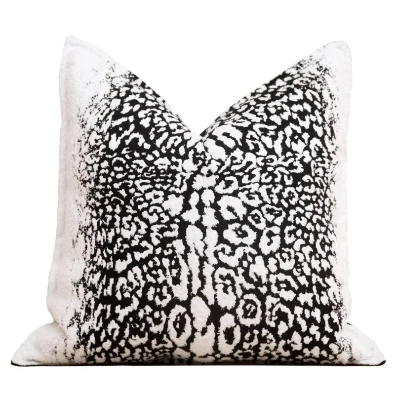 coussin imprimé léopard noir blanc moderne salon décoration canapé carré peluche adhésif