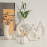 vases blancs modernes céramique rondes lignes horizontales décoration intérieure simple