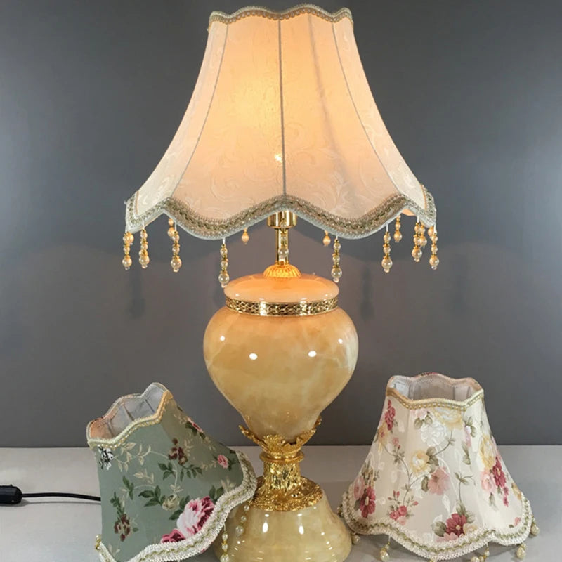 Abat-jour décoratif bleu pour lampe de chevet avec perles et motifs