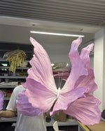décorations papillon fleurs artificielles rose violet bleu effet plissé miroir bois