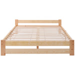Lit futon assemblé dans une chambre avec décoration épurée