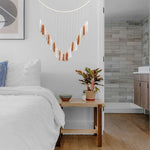 décoration murale bohème pompons textiles suspension artisanale blanc beige orange rouille