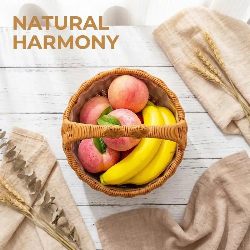 panier tressé marron clair oreilles lapin poignée traditionnel intérieur enfant livres fruits plantes chambre