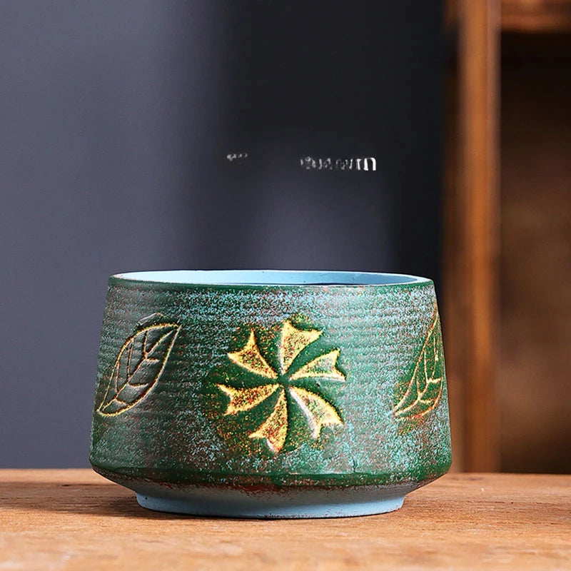 cache pot céramique artisanal méditerranéen couleurs vives motifs texturés plante verte intérieur moderne