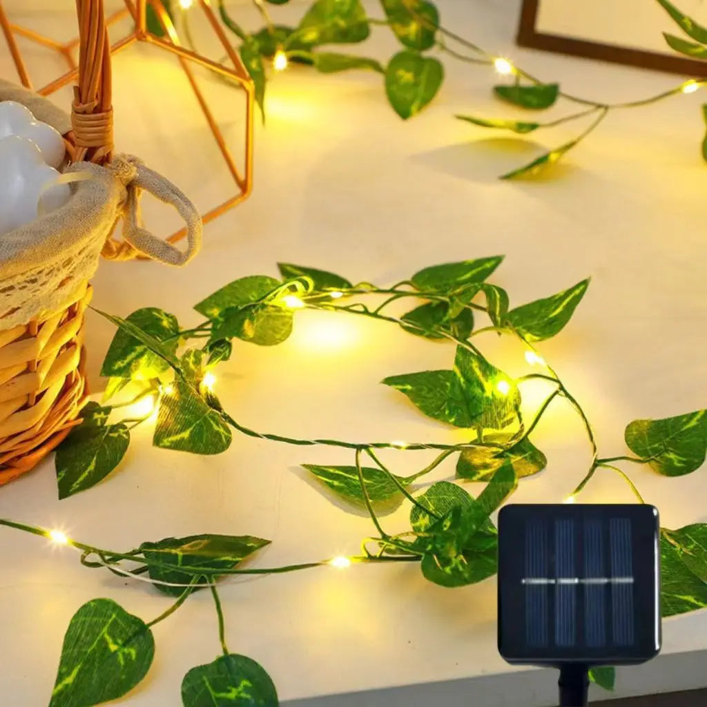 guirlande lumineuse solaire feuilles vertes lumières blanches moderne adhésif panneau solaire décoration extérieure noël