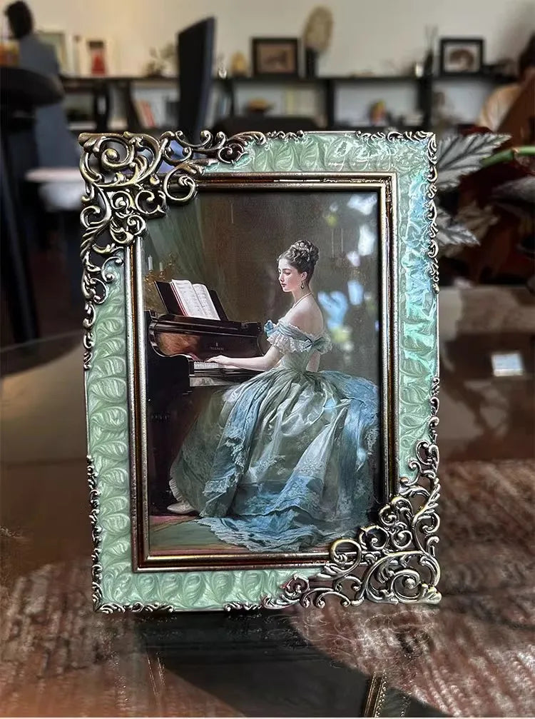 cadre photo decoratif classique vert menthe doré bronze gravure florale vintage baroque