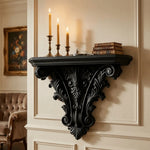 étagère murale décorative noire blanche supports sculptés chandelles bougeoirs vases fleurs petits éléments ornementaux