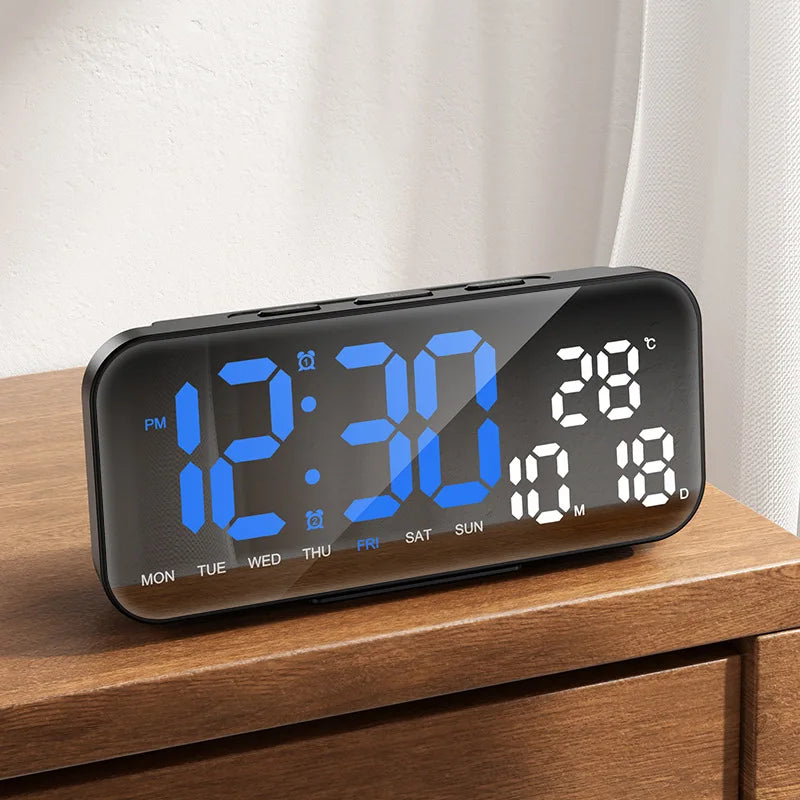 horloge numérique moderne écran led noir bleu blanc réglable luminosité affiche température compteur semaine