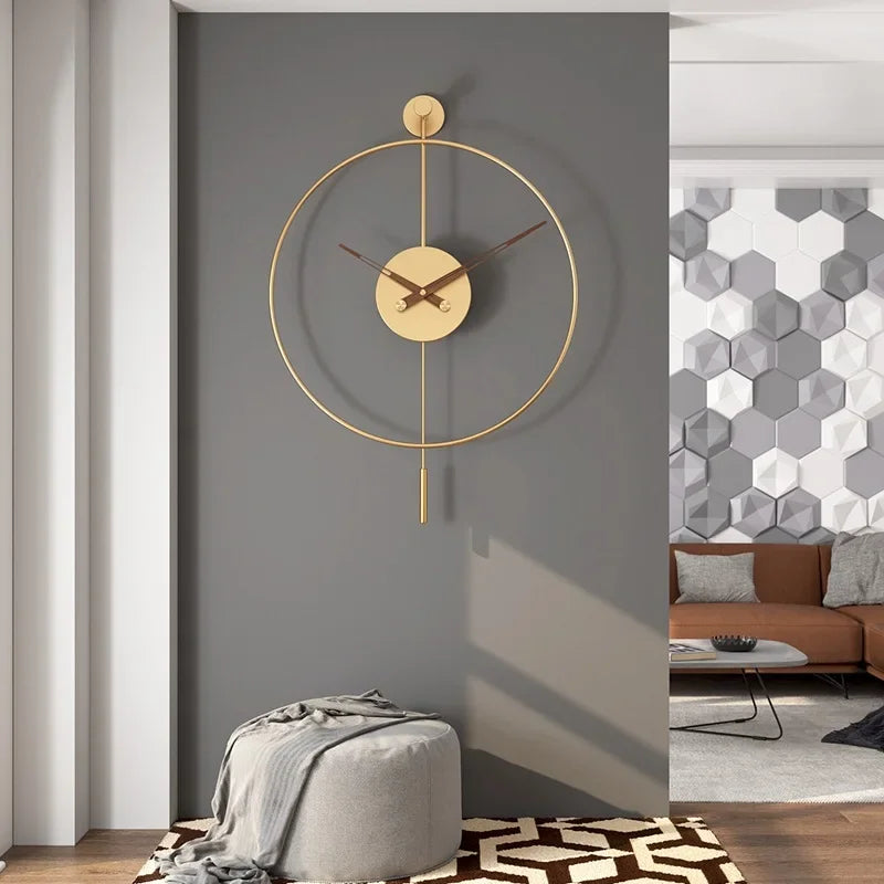 Détail du pendule pivotant de l'horloge murale minimaliste