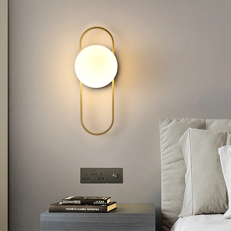 Applique murale installée dans une chambre à coucher moderne