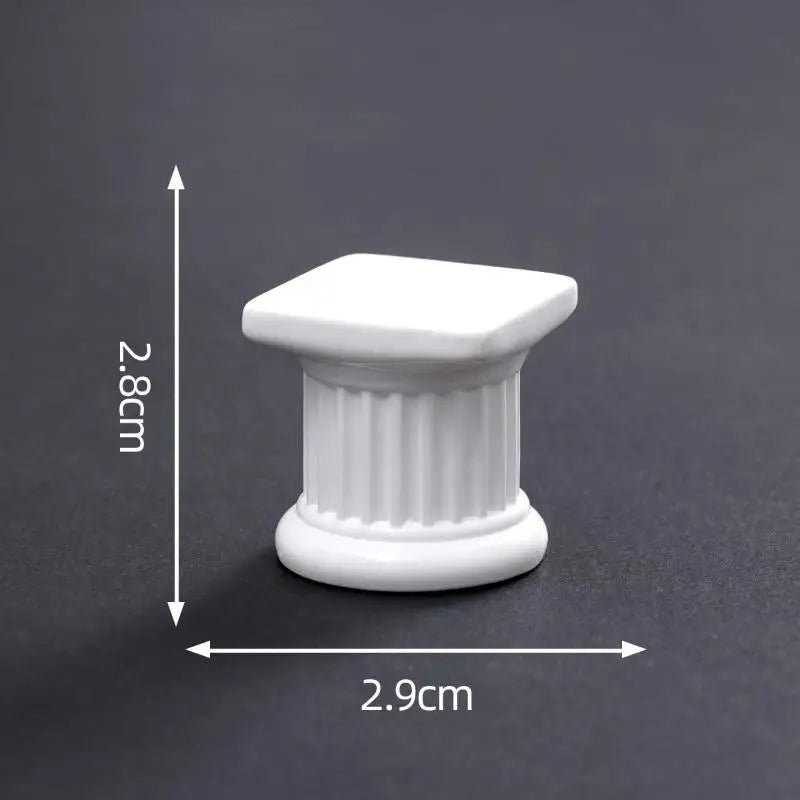 supports décoratifs colonnes grecques blanc rose motifs floraux cannelures grec antique intérieur decoration