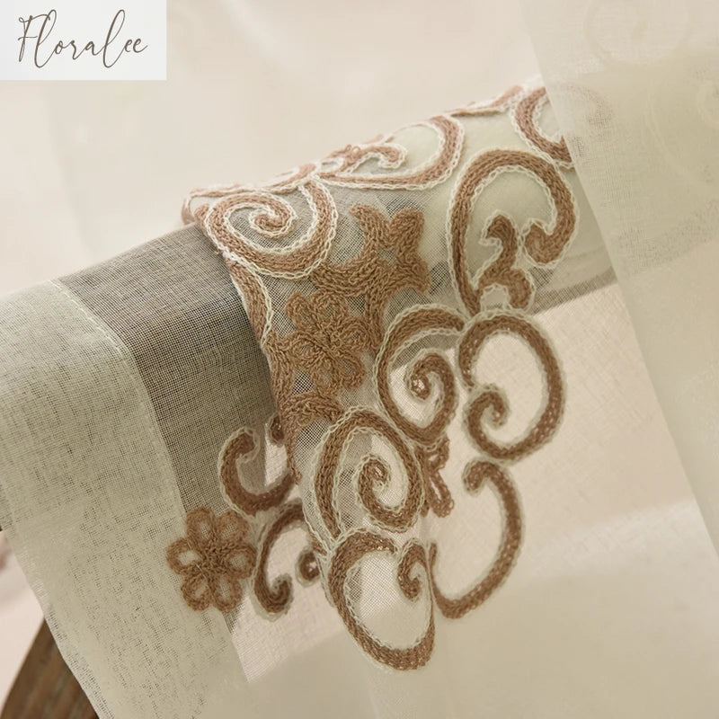rideau transparent broderie florale blanc marron clair classique salon chambre