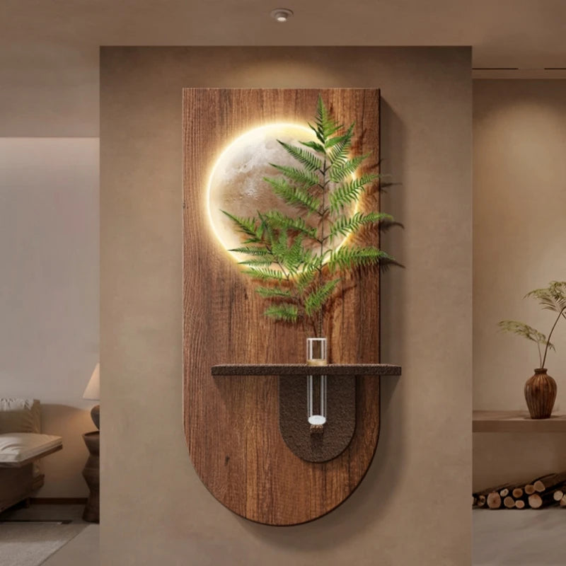 Applique murale installée dans un couloir avec décoration verte