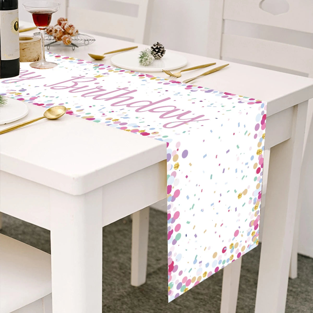 table runner happy birthday multicolore points colorés écriture cursive fête anniversaire moderne festif