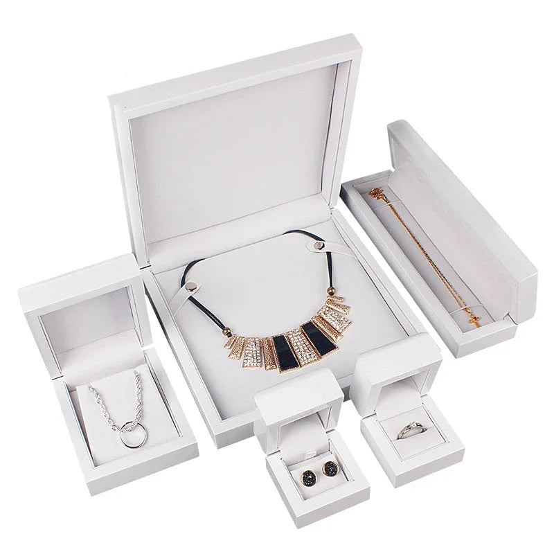boîte rangement bijoux velours bois classique or noir blanc doré strass chaîne