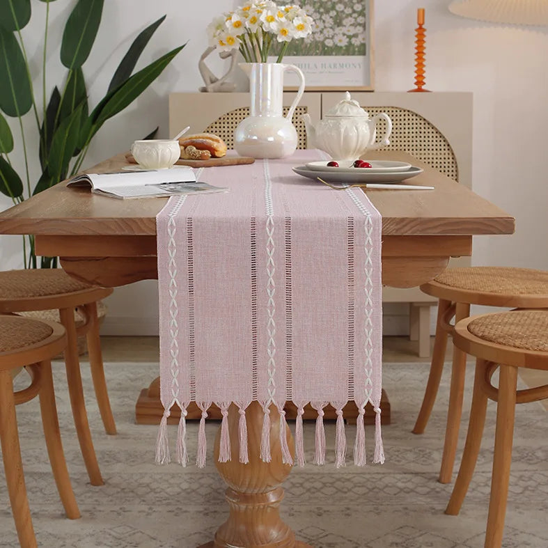 chemin table coton lin vert sauge broderie blanche rustique franges décoration table