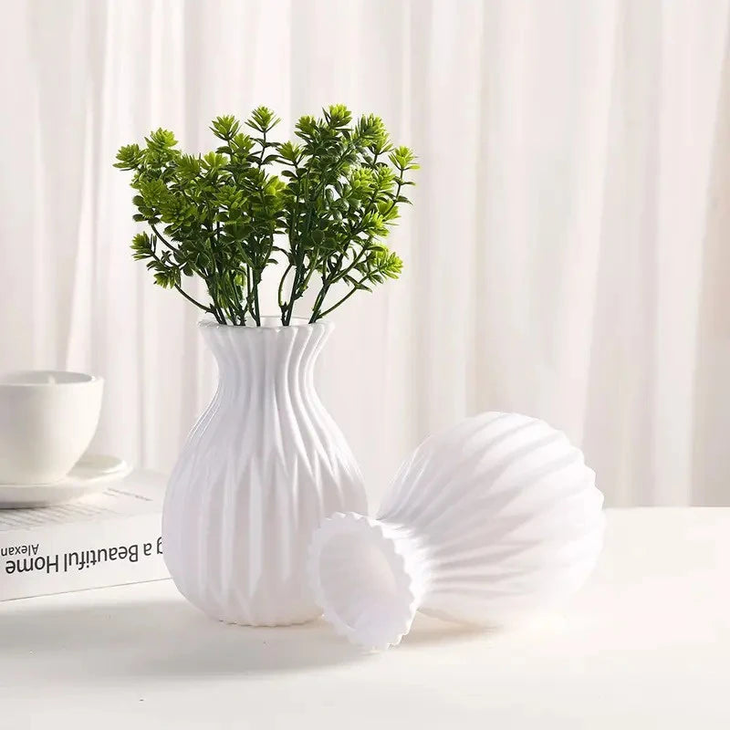 vase moderne plastique blanc canelures verticales décoration intérieure table fleurs artificielles minimaliste