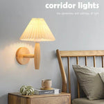 lampes murales bois clair abatjour plissé éclairage quotidien scandinave rustique chaleureux fixées mur plaque