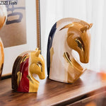 tête cheval céramique peinte marron blanc bleu marine détails dorés artisanal moderne décoration chambre