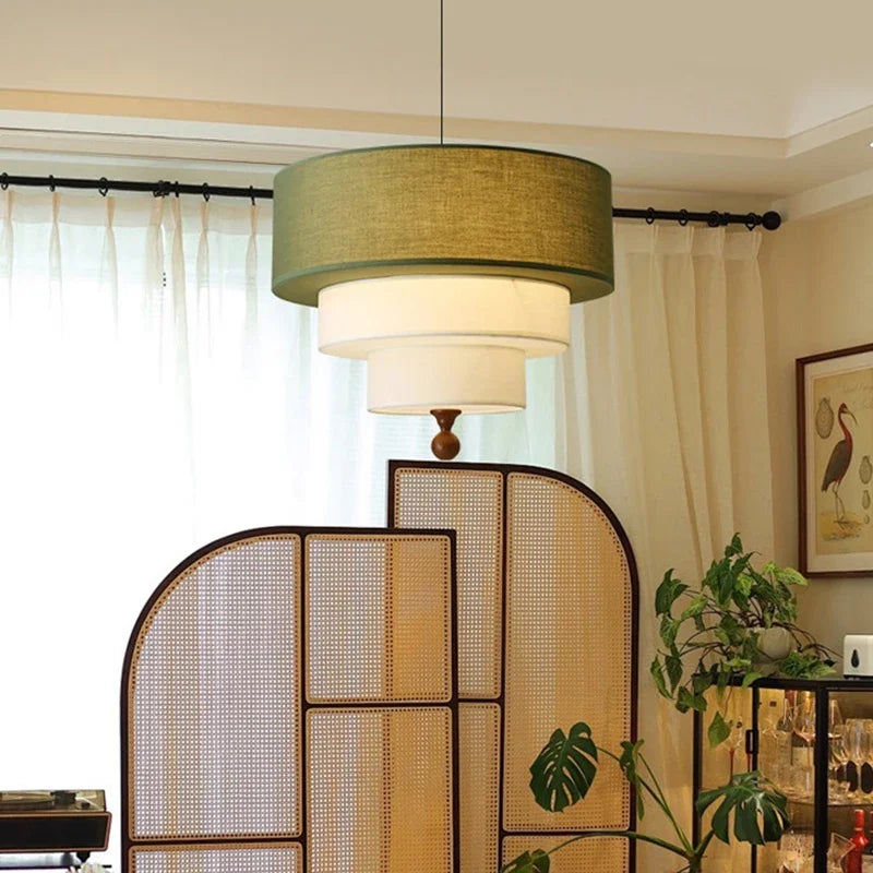 suspension lumineuse moderne trois abat jours tissu vert olive classique