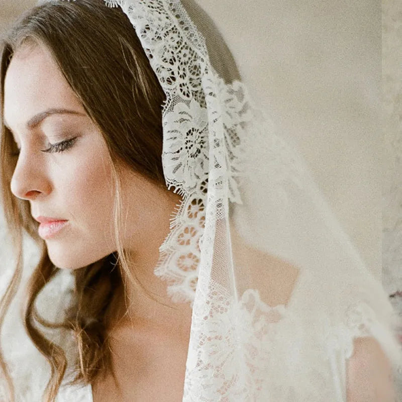 voile mariée blanc dentelle fine motifs floraux classique romantique bord dentelle translucide unique