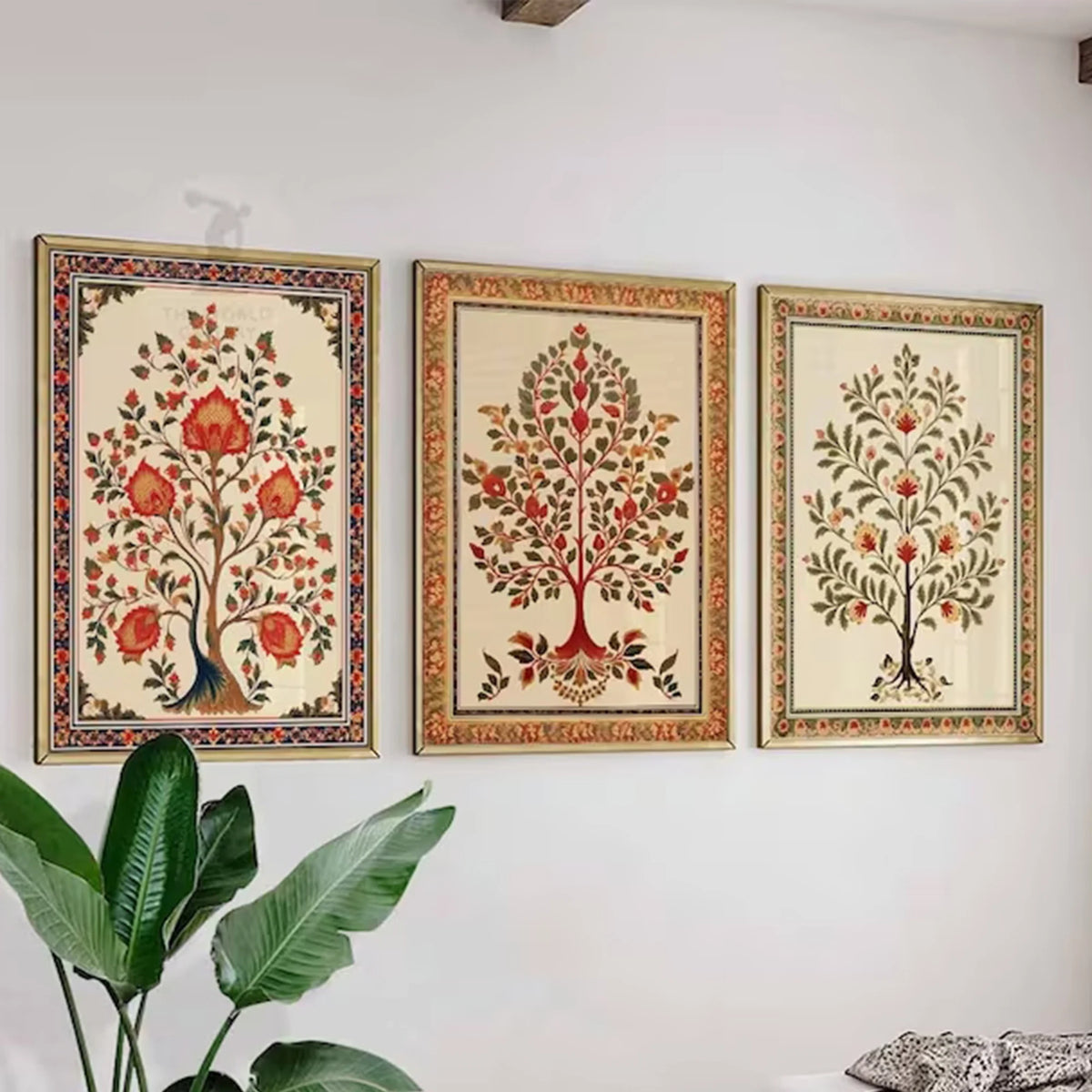 toiles d'art murales florales traditionnelles beige rouge vert bleu cadre bois chambre salon decoration