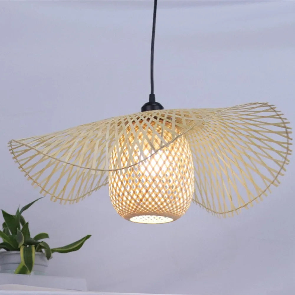 lampe suspendue bambou tissage moderne ampoule led chaîne métallique naturelle beige clair geometrique