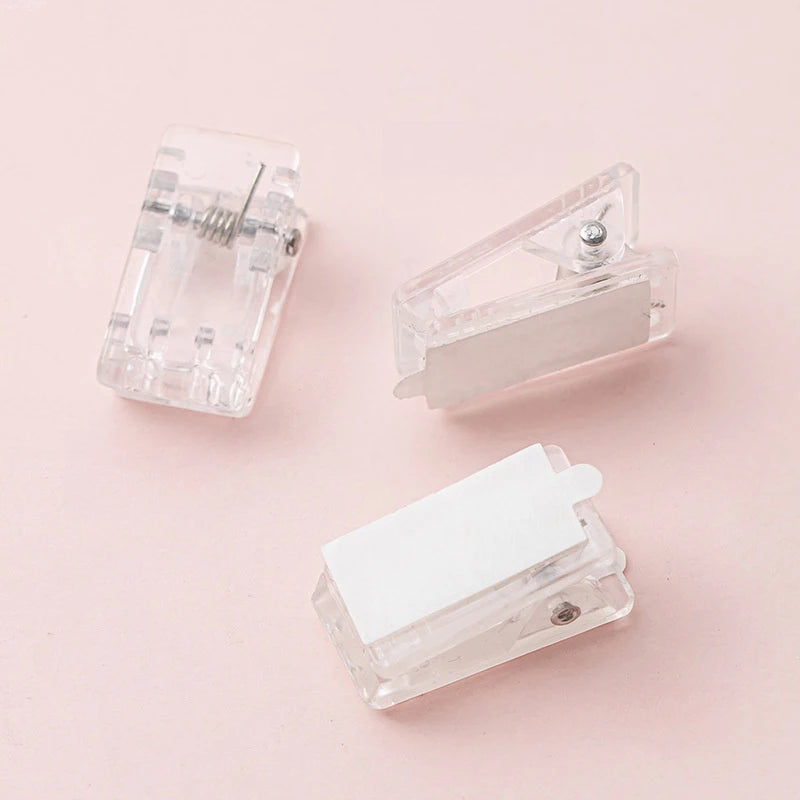 clips plastique transparent rose adhésifs muraux suspendus boîte compartiments protracteur règle feuilles