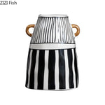 vase céramique rayures noires blanches moderne décoration intérieure arrangement fleurs artificielles minimaliste
