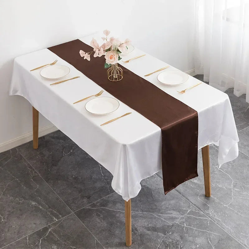 table chemin table uni moderne rouge blanc jaune doré bleu roi beigeclair opacité saisonmariages
