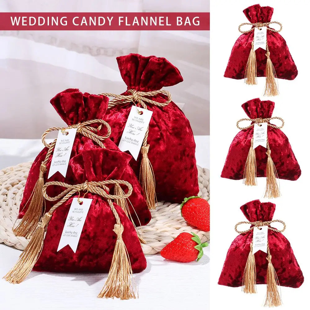sac bonbons velours rouge rose bleu gris doré classique pompons ruban noué