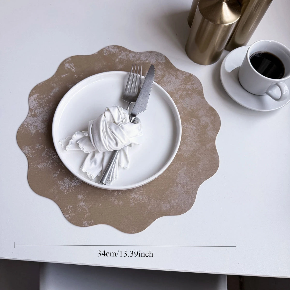 serviettes table moderne gris vert marron beige rose texture grunge élégant assiettes fourchettes tasses