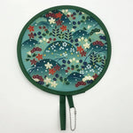 éventail pliant traditionnel japonais motif floral chaîne métallique bleu rose violet rouge blanc